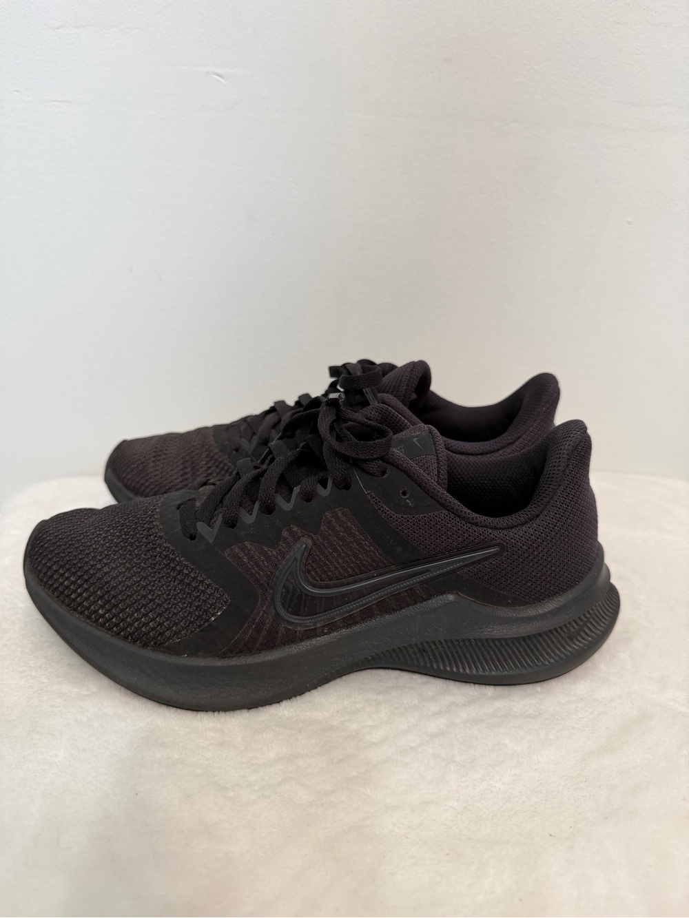 Nike Womens Downshifter 11 Triple Black Sneakers Size 6 - Picture 3 of 8